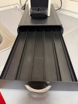 Cafetera Nespresso Blanca organizador cápsulas