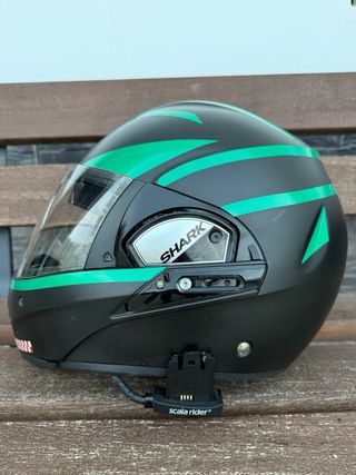 Casco de moto Shark negro y verde
