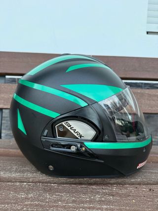 Casco de moto Shark negro y verde