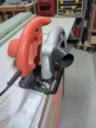 Sierra Circular Black & Decker 1100W