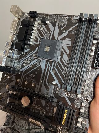 Placa Base Gigabyte B450M DS3H V2