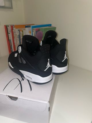 Jordan 4 White Thunder