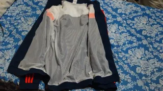 Chándal Adidas azul y naranja