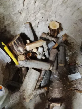 Leña para chimenea o barbacoa