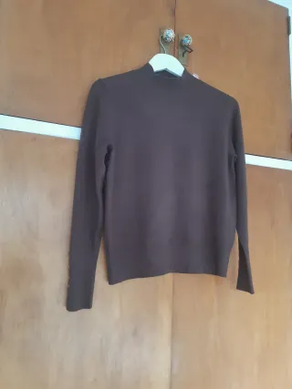 Jersey marrón cuello alto