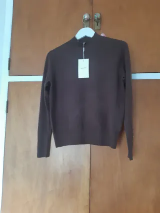 Jersey marrón cuello alto