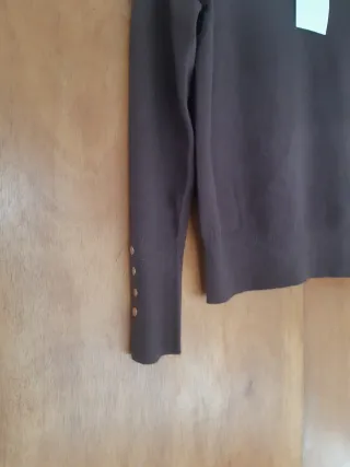 Jersey marrón cuello alto