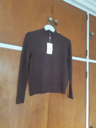 Jersey marrón cuello alto