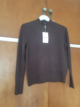 Jersey marrón cuello alto