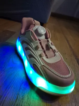 Zapatillas niña con ruedas y luces T.39