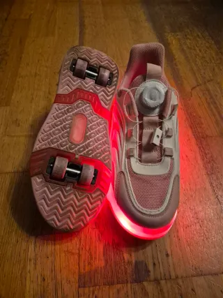 Zapatillas niña con ruedas y luces T.39