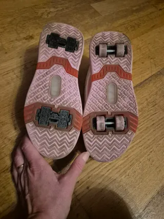 Zapatillas niña con ruedas y luces T.39