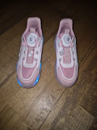 Zapatillas niña con ruedas y luces T.39