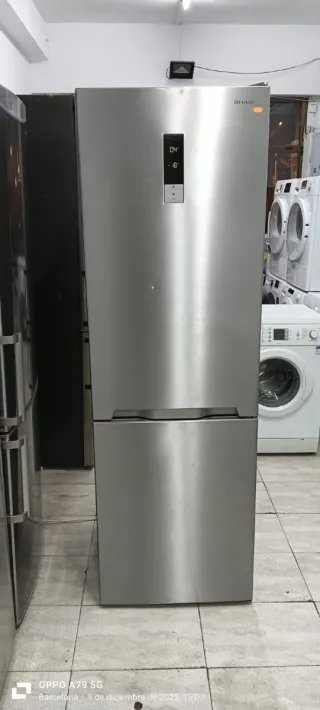 Nevera combi Sharp