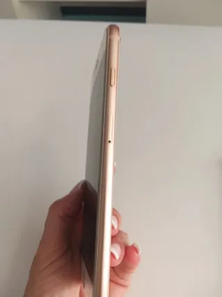 iPhone 8 Plus Dorado y Blanco.