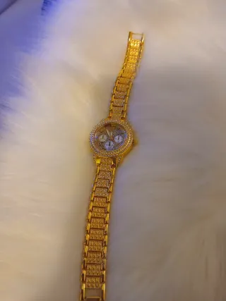 Orologio da polso dorato con strass