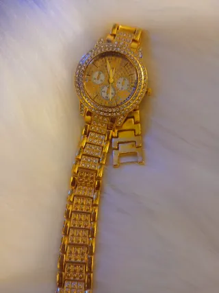 Orologio da polso dorato con strass