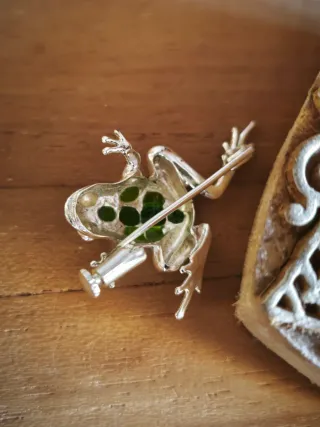Broche Rana Plata y Esmalte Verde
