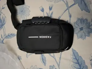 Bandolera Negra con Cerradura