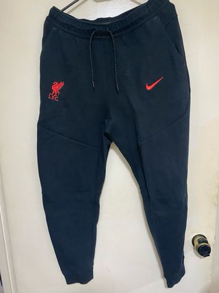 Conjunto Nike Tech Liverpool Negro Rojo