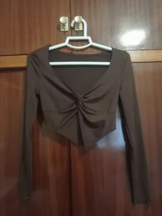 Top marrón manga larga