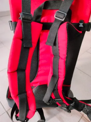 Mochila Portabebés Trekking Roja, sin toldo solar