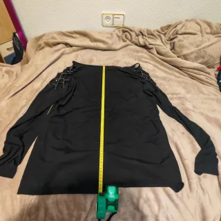 Camiseta manga larga con pedrería