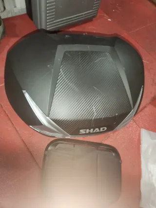 Baúl Shad SH47 con parrilla