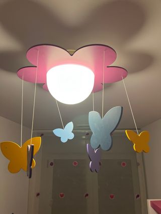Lámpara infantil flor con mariposas
