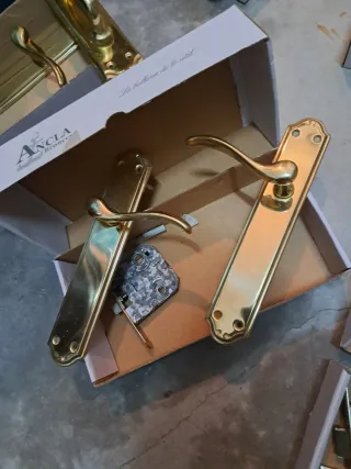 Manivelas de puerta doradas. Como nuevas