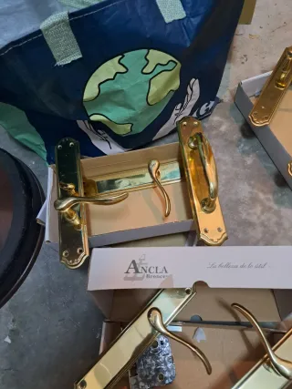 Manivelas de puerta doradas. Como nuevas