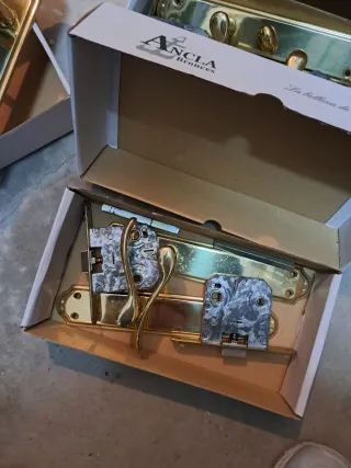 Manivelas de puerta doradas. Como nuevas