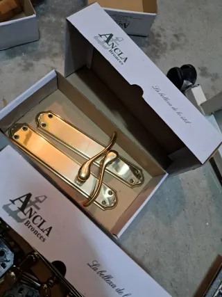 Manivelas de puerta doradas. Como nuevas