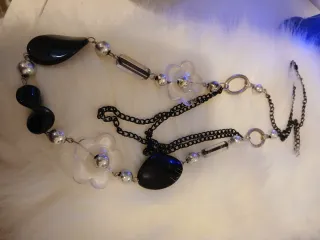 Collana vintage con  perle nere e fiori trasparent