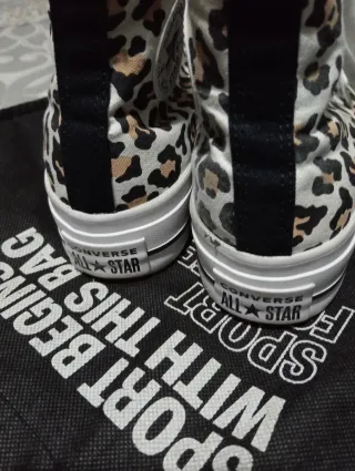 Zapatillas Converse Estampado Leopardo plataforma.