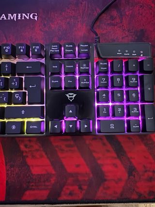 Tastiere da gioco Trust GXT multicolori