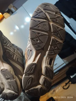 Asics Gel Beige/Gris Zapatillas Deportivas