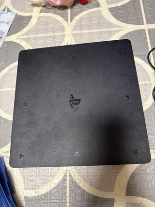 PS4 Slim Negra + Mando + Juegos