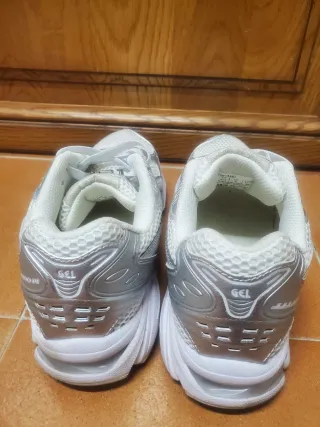 ASICS GEL-Kayano 14 Plata/Blanco Talla 42