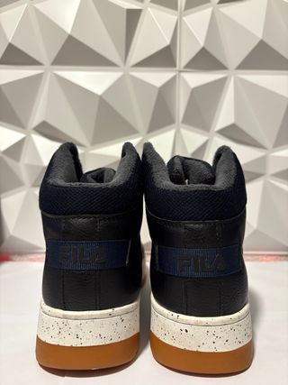 Zapatillas FILA Originales Talla 43 – Nuevo