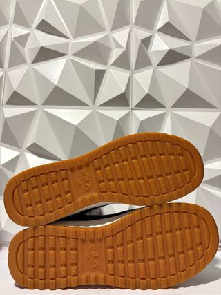 Zapatillas FILA Originales Talla 43 – Nuevo