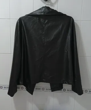 Chaqueta efecto piel