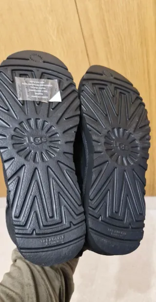 Stivali UGG Neri Taglia 40 Nuovi Mai Usati