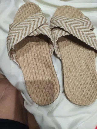 Sandalias Beige y Blancas