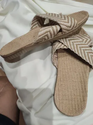 Sandalias Beige y Blancas
