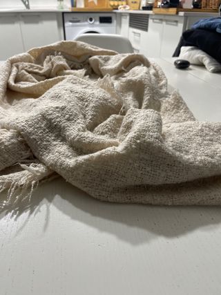 Bufanda grande crema estilo boho