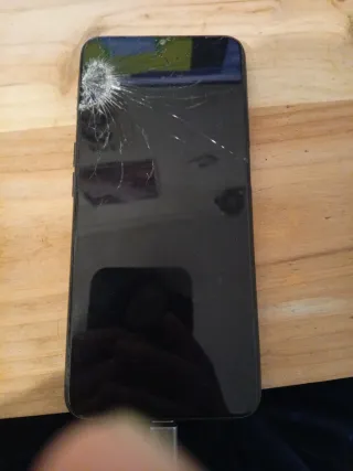 Móvil Negro Pantalla Rota