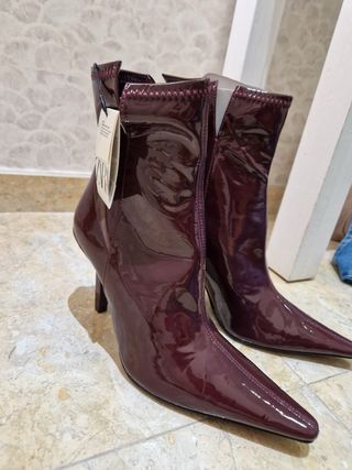 Botín piel elástico ZARA púrpura