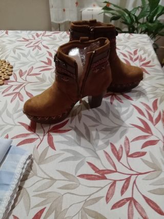 Botines marrones con tacón