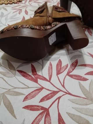 Botines marrones con tacón